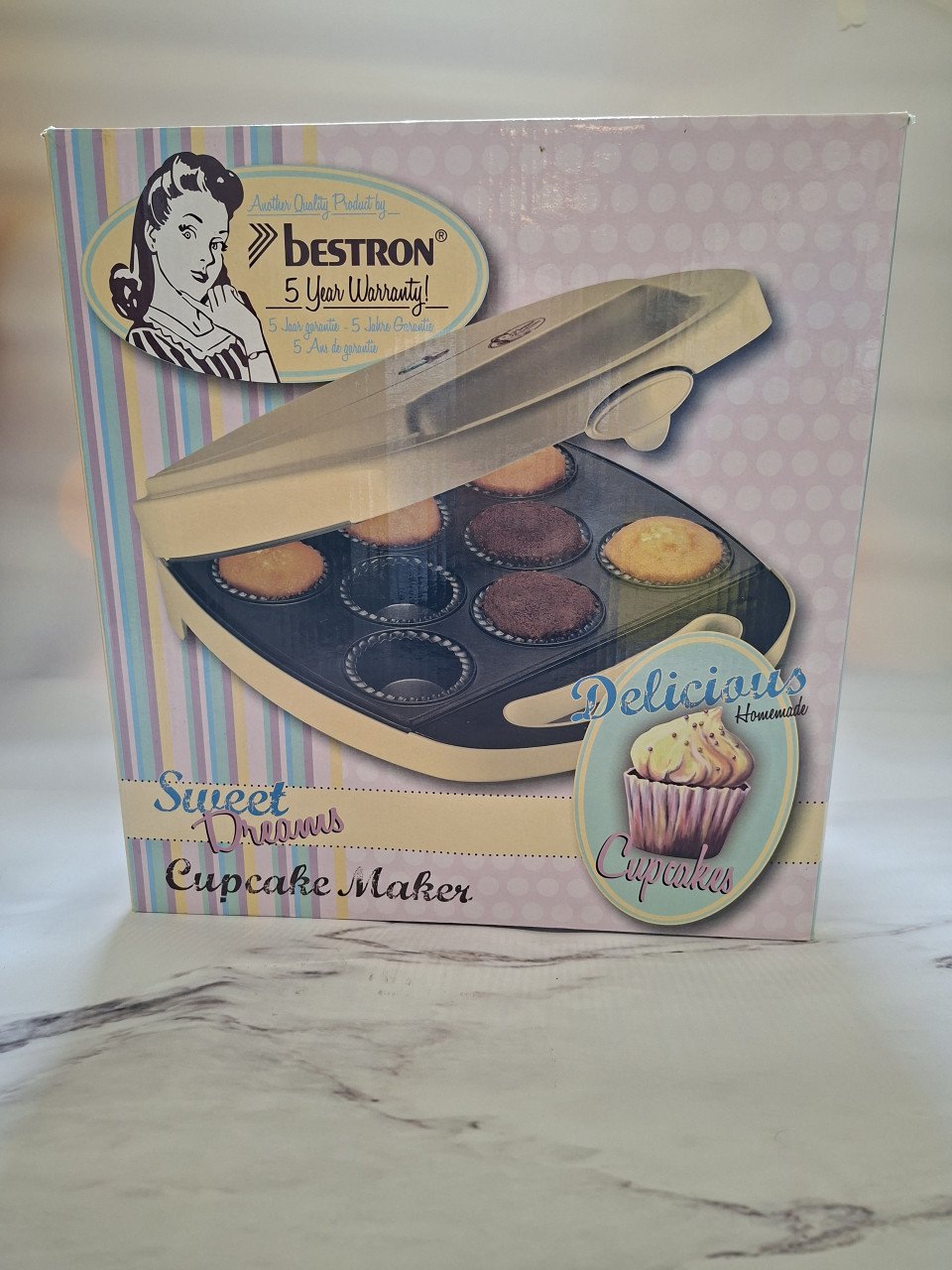 Retro cupcake maker