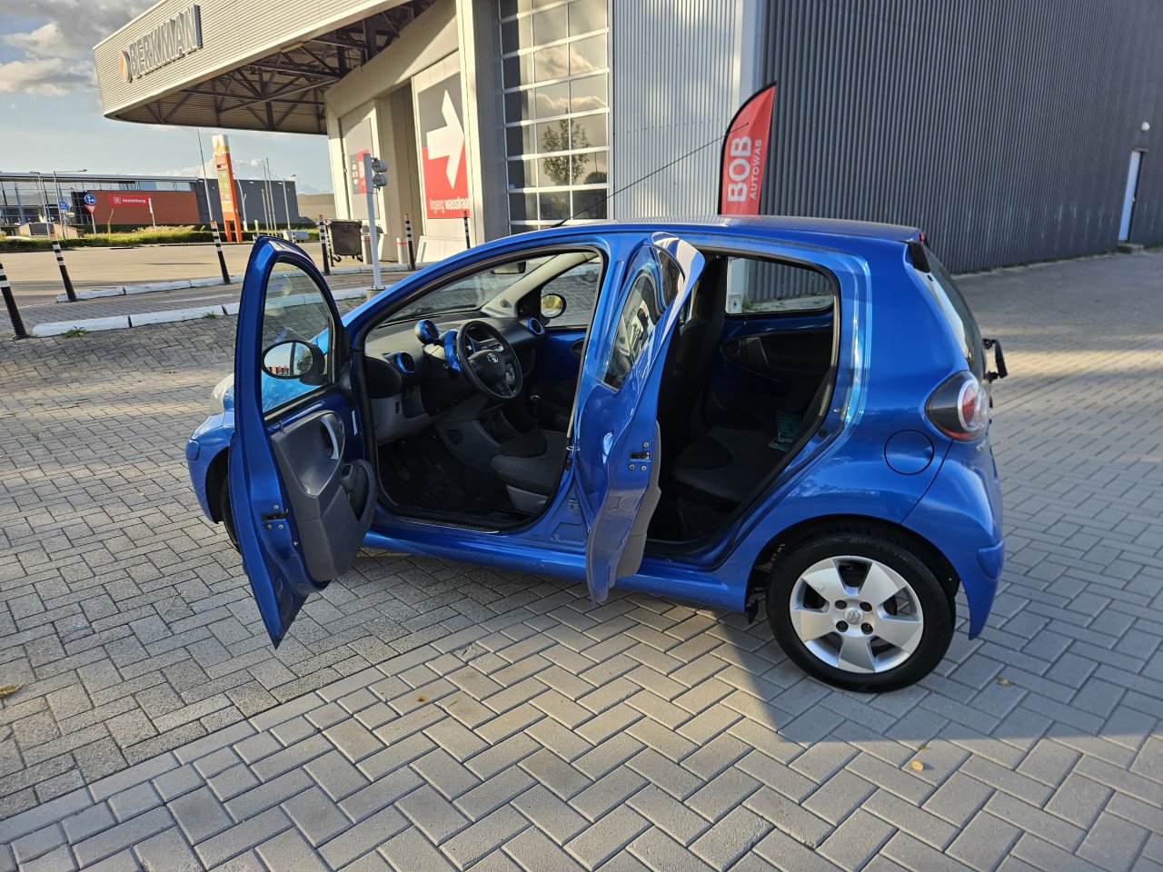 Zuinige TOYOTA AYGO 5 drs Dynamic Blue AIRCO / NL AUTO / NAP / 1:23 !