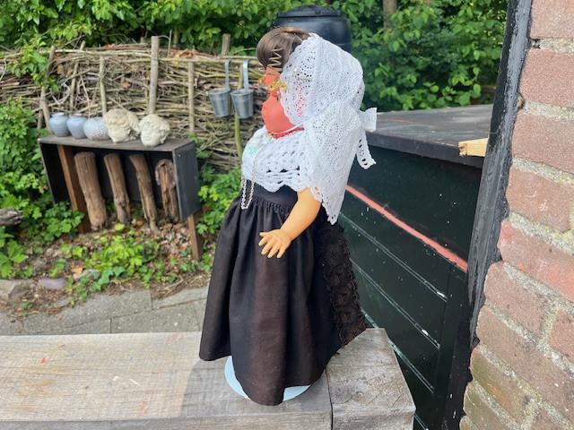 Walcherse Klederdrachtpop, meisje