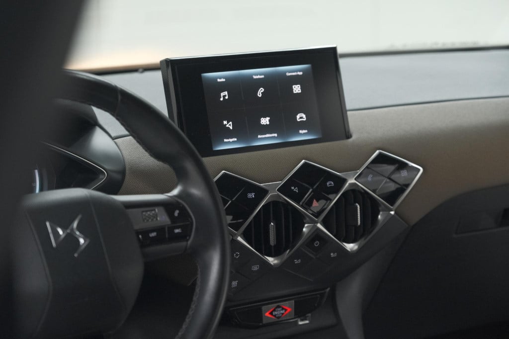 Ds Ds 3 crossback e-tense so chic 50 kwh | camera | dodehoekdetectie | appl