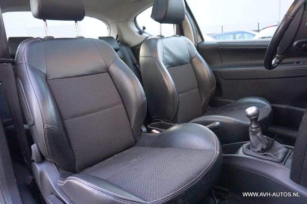 Peugeot 207 1.6-16v t féline