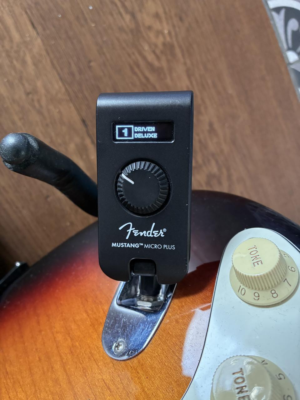 Fender Mustang® Micro Plus gitaarversterker (Pocket-amp)
