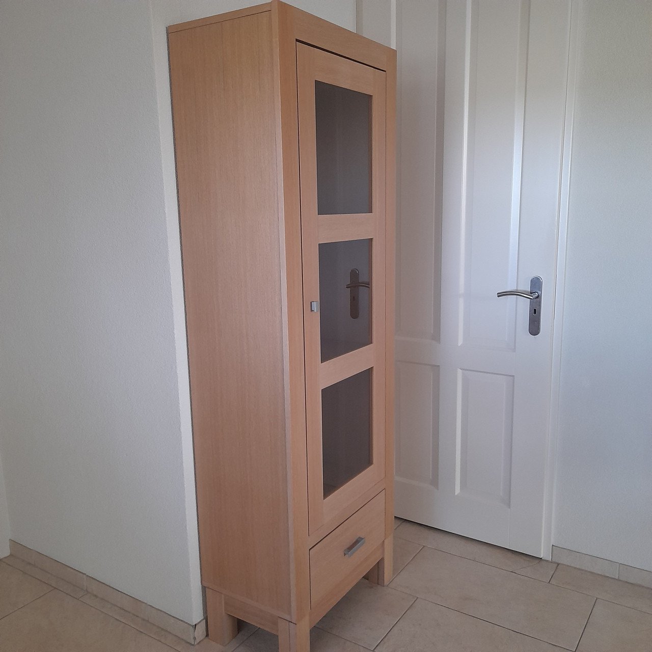 Mooie kast 64,5 x 38 x 190H ( in goede nette staat)