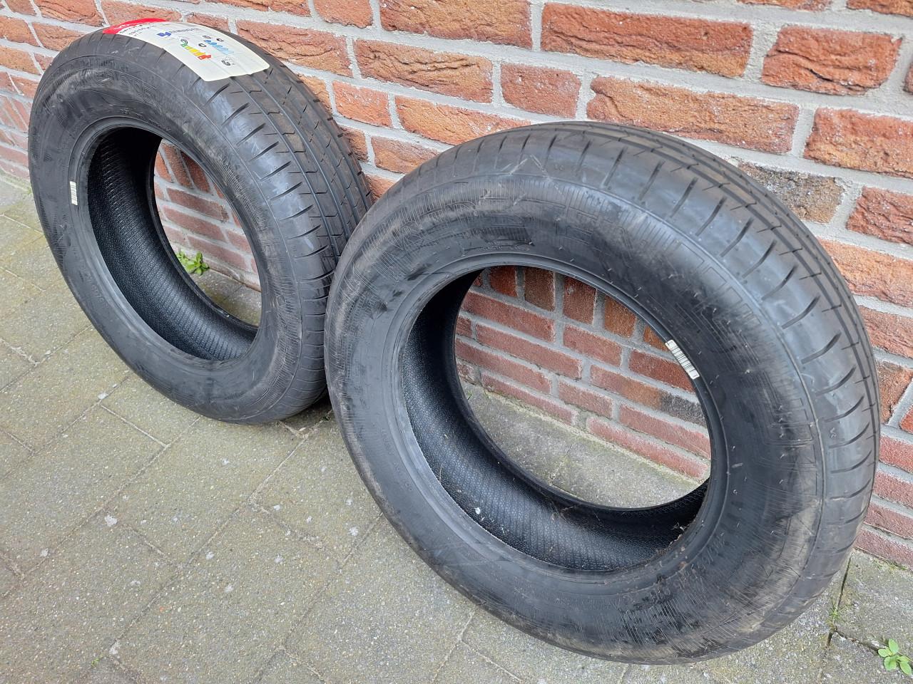 2 stuks Nieuwe Vredestijn banden 195-65 R15