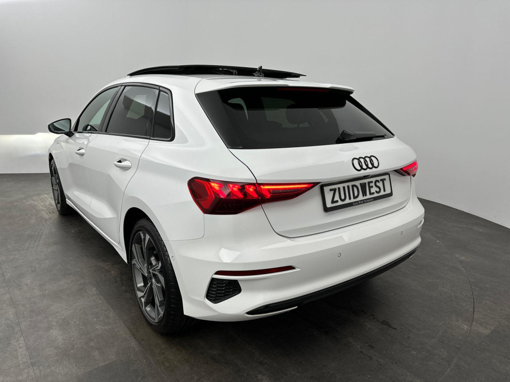 Audi A3 sportback 40 tfsi e s-line pano sfeer acc camera