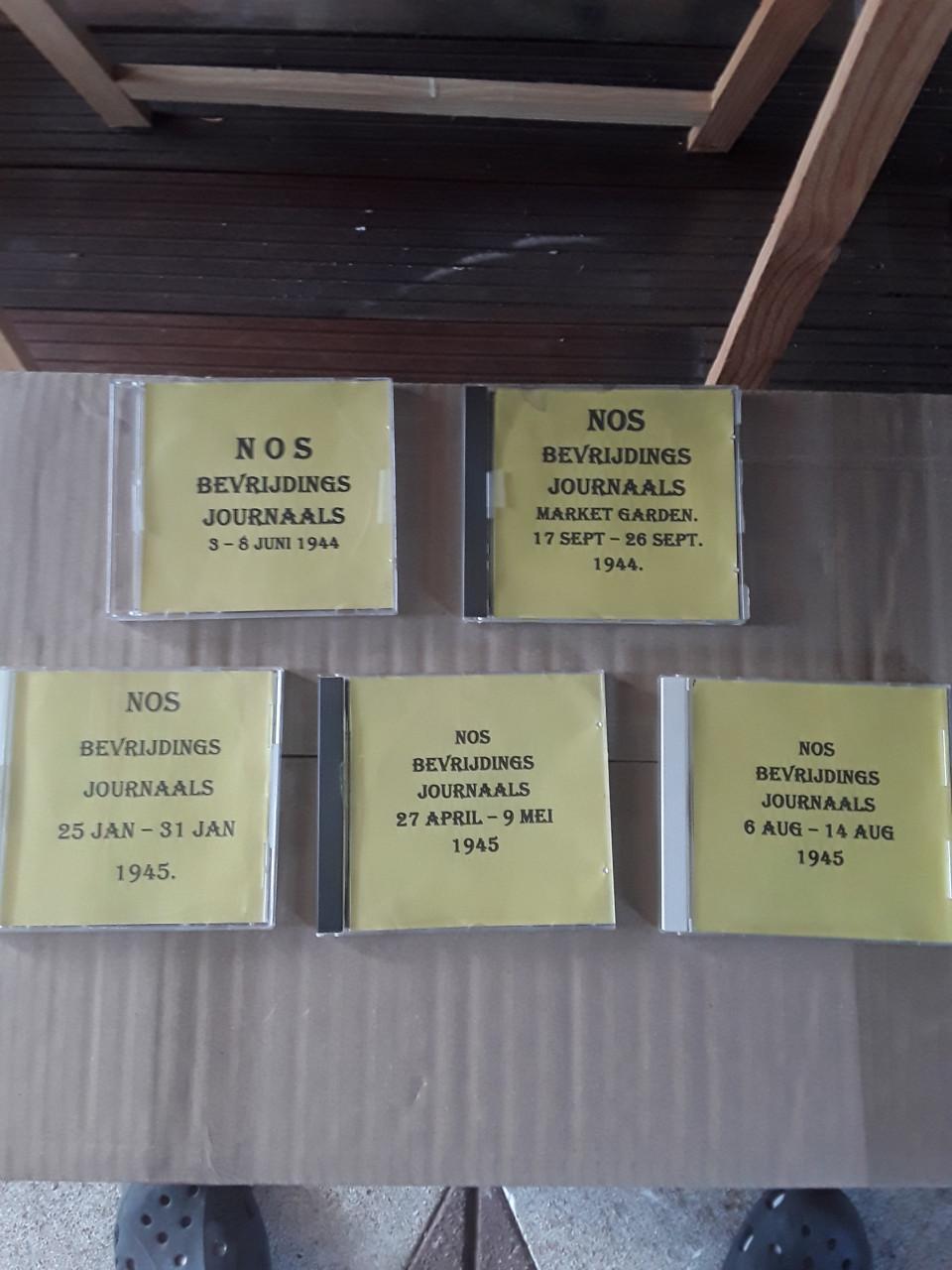Te koop 5 dvs.s bevrijdings journaals