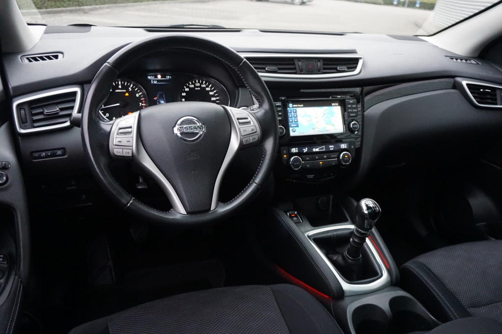 Nissan Qashqai 1.2 n-connecta climate / navi / camera / glazen dak / parkee
