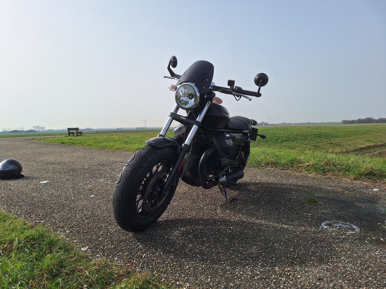 MOTO GUZZI V9 BOBBER 2016