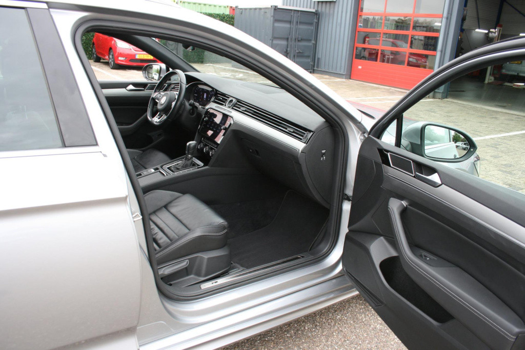 Volkswagen Passat variant 1.5 tsi highline business r