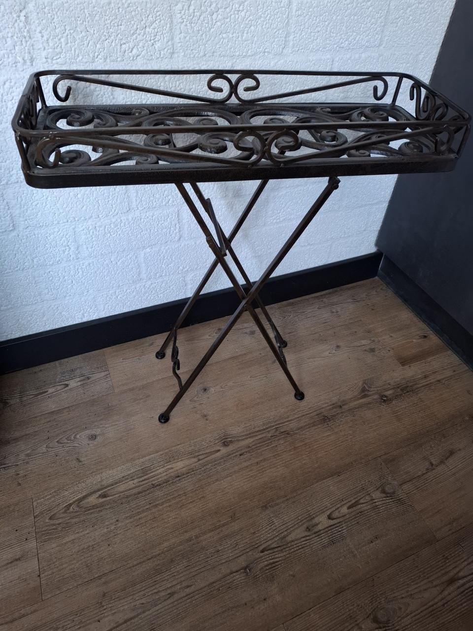 Zware gietijzeren sidetable