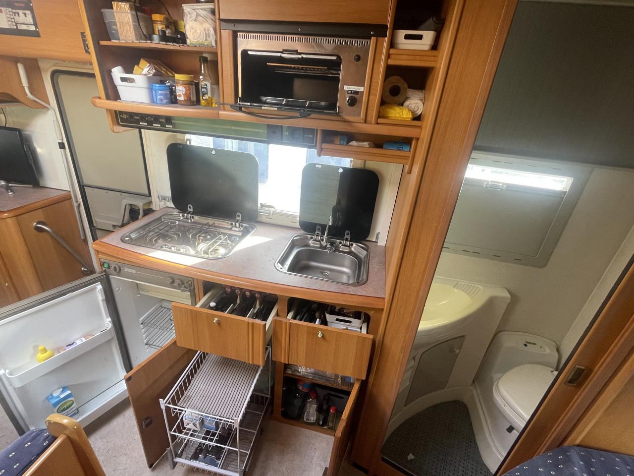 Moderne luxe camper, dubbele airco, zeer lage km stand, Recaro stoelen