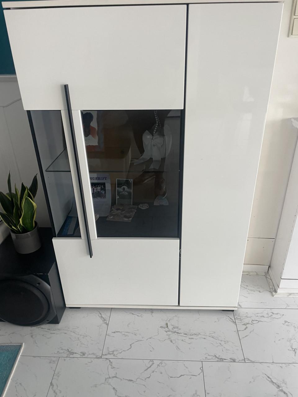 Kasten en tafel en TV meubel