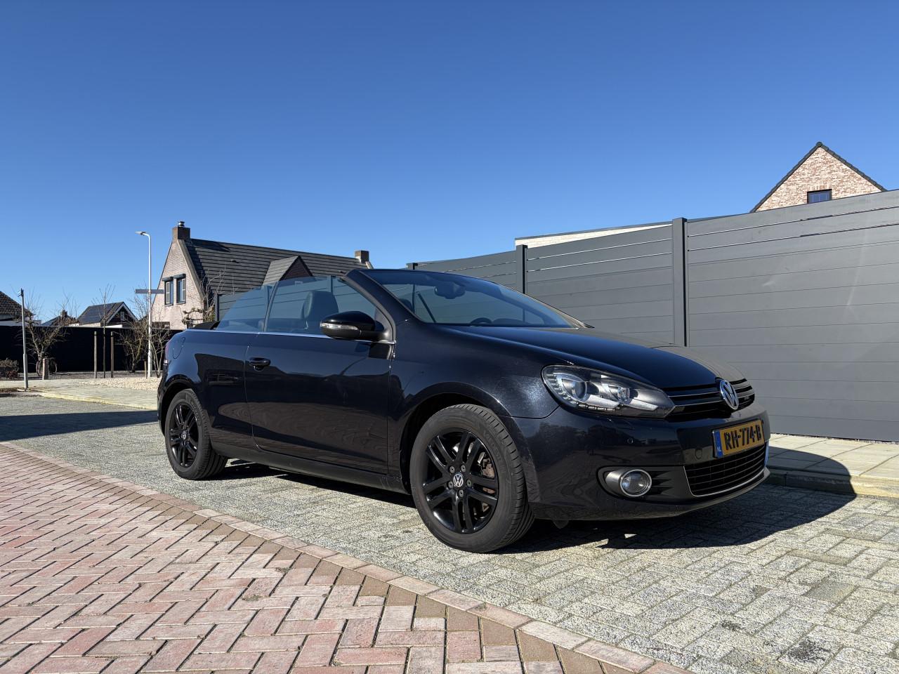 Volkswagen Golf 1.4 TSI CABRIO  160PK 7-DSG 2011 Zwart met achteruitrijcam.
