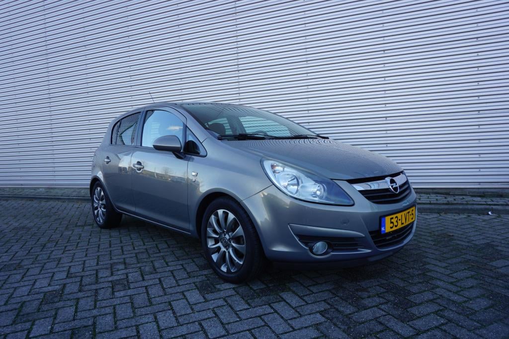 Opel Corsa 1.4-16v '111' edition airco / cruise / elektr. ramen / trekhaak