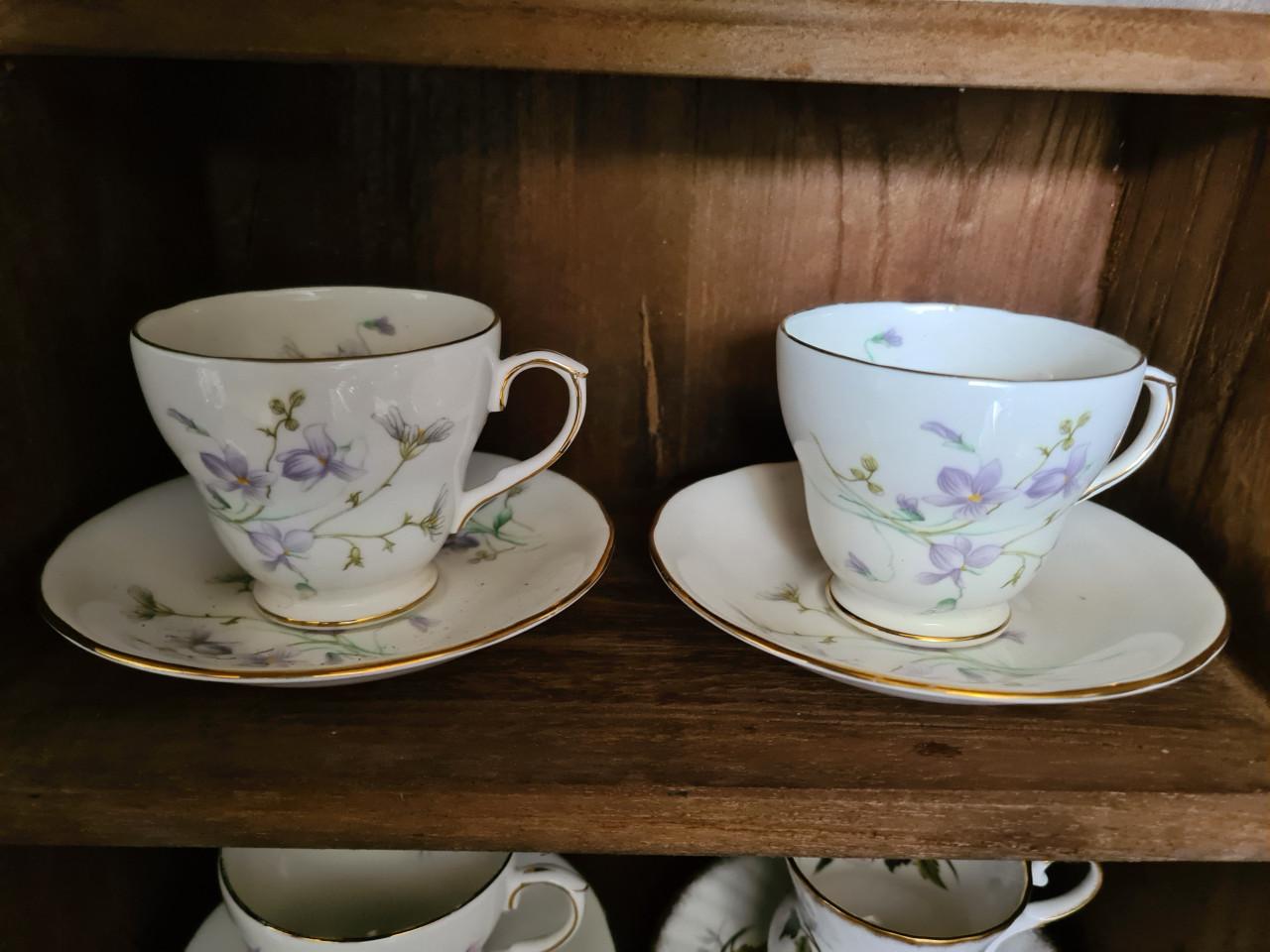 Vintage theekopje uit de "Sweet Violets"-serie van Winchester Bone China