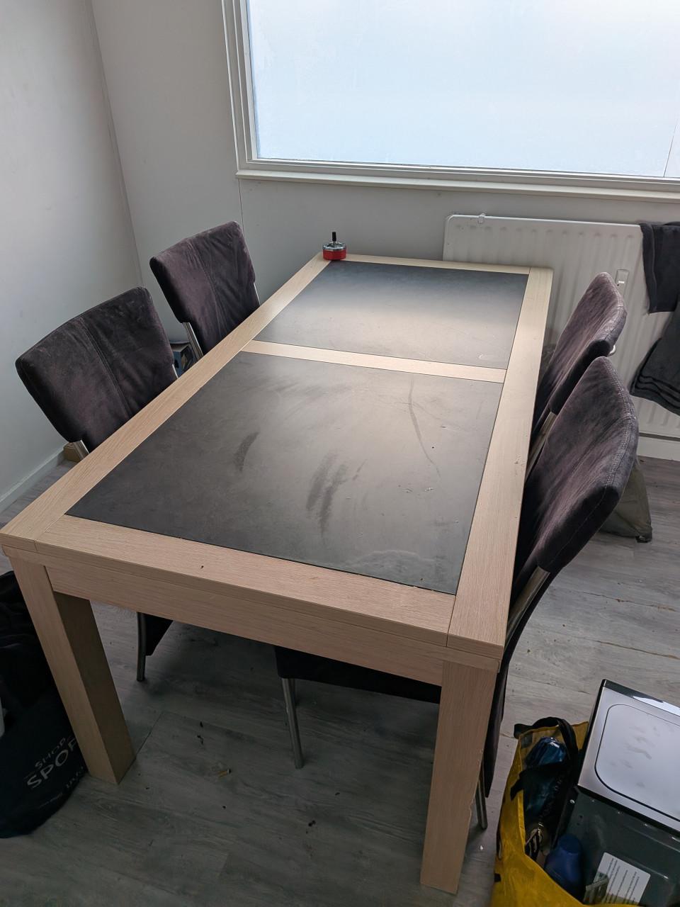 Eetkamer tafel + 4 stoelen GRATIS op te halen