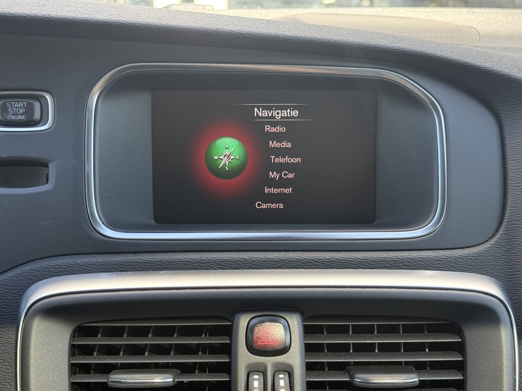Volvo V40 t3 153pk aut6 polar+ sport| panodak| camera| h&k sound| keyless|