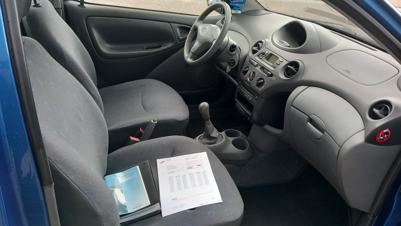 Toyota YARIS 1.0 VVT-I 3drs bj:2002 lm-velgen 143.000km apk 6-2026 !!