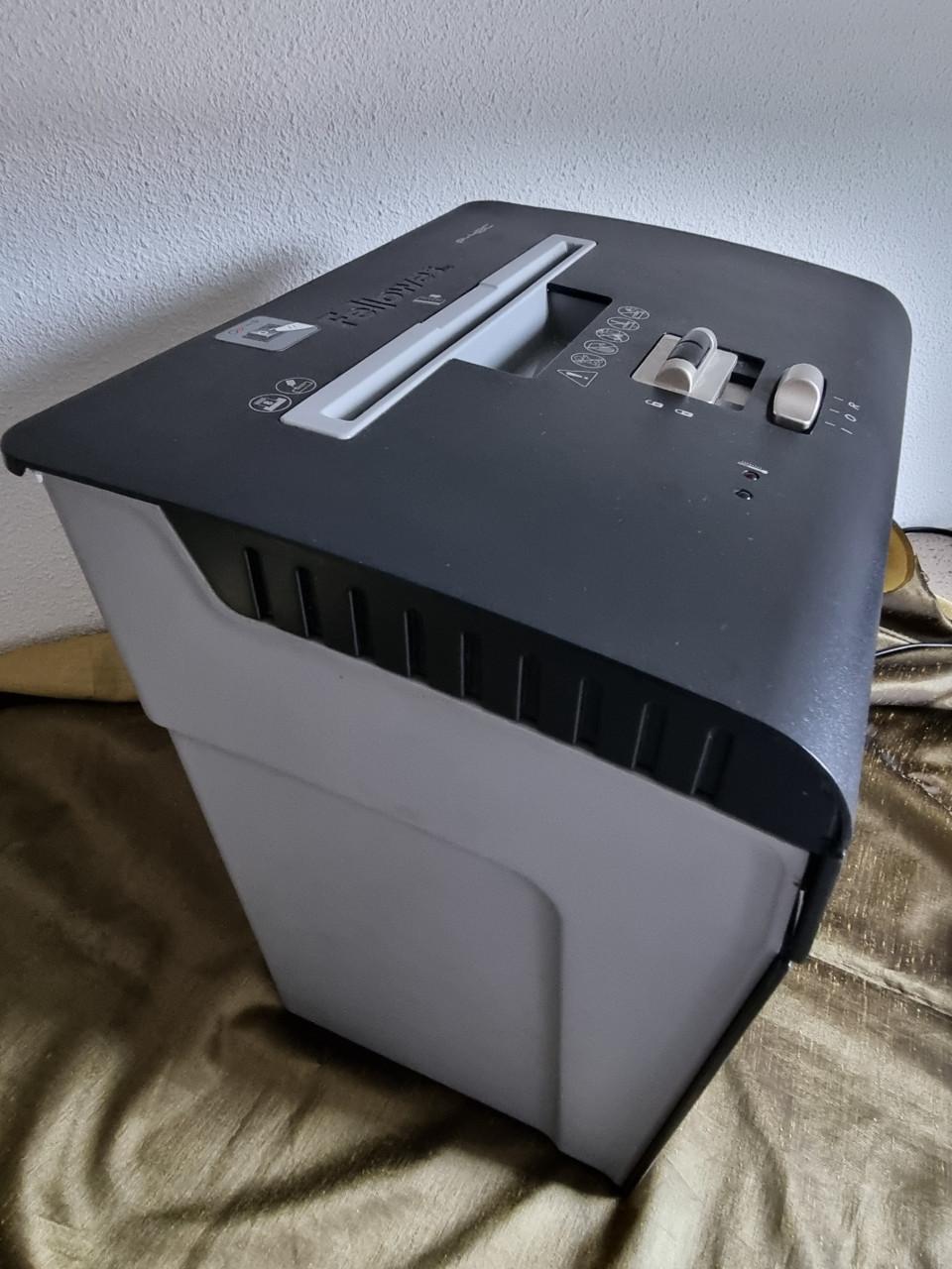 Papier versnipperaar merk Fellowes.