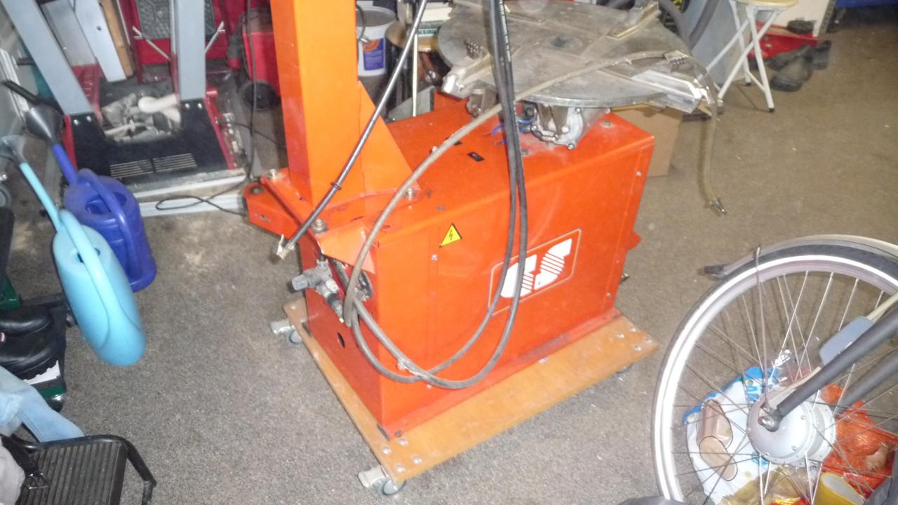 TE KOOP BANDEN MONTEER EN DEMONTEER APPARAAT merk EXPLORA