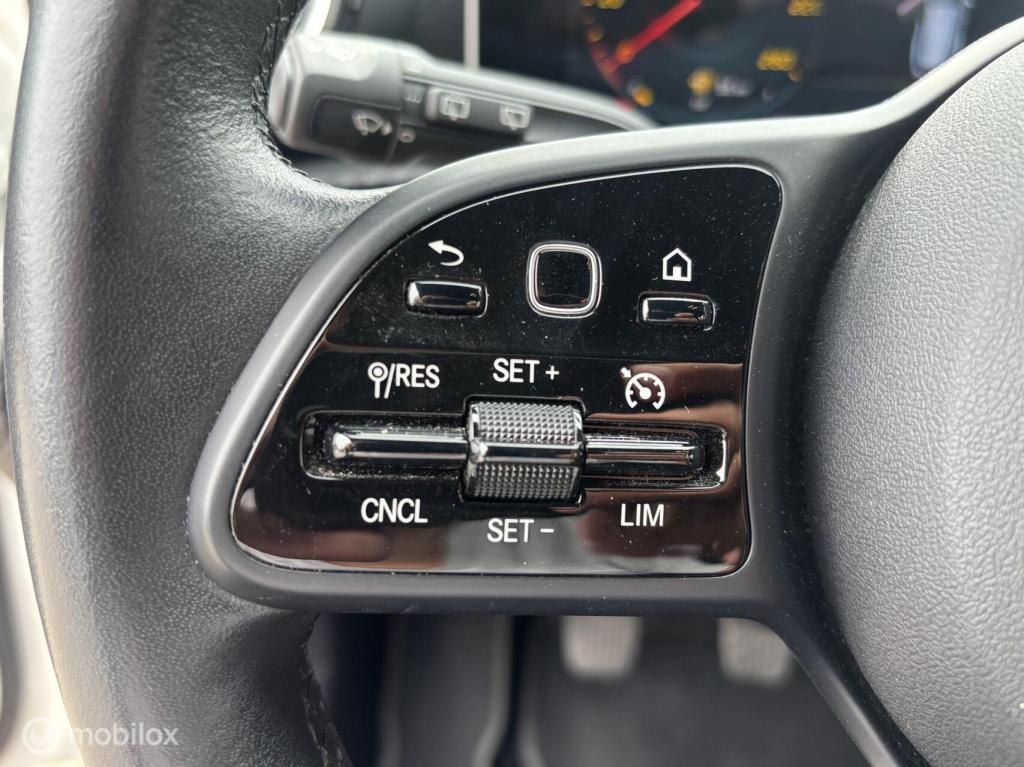 Mercedes-Benz Cla shooting brake 19 inch apple carplay 180