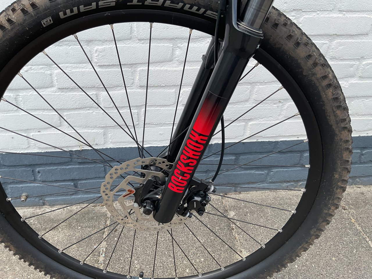 Te koop z.g.a.n.super mooie mountainbike 29er cube Attention,Kleur grijs’