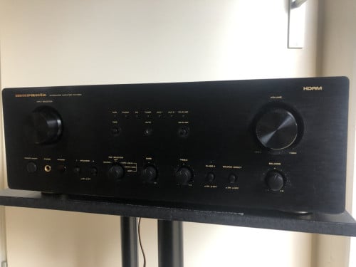 Versterker Marantz PM 7200.