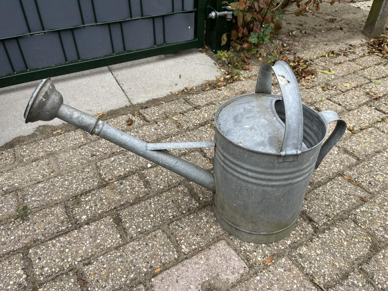 Gieters metaal verzinkt