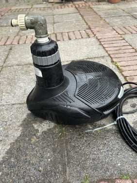Te koop hozelock syprio Vijverpomp 2500 lpu  pomp filter uv lamp