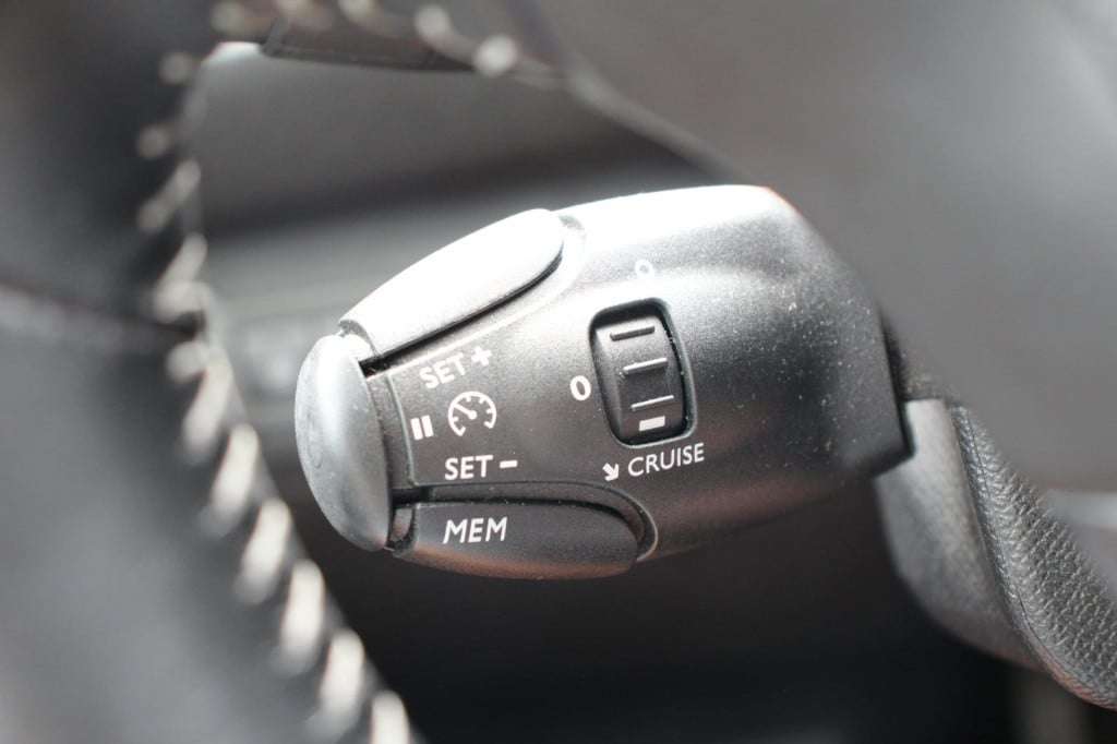 Peugeot 308 1.2 puretech active - cruise - navi - pdc - dis.riem 2024 v.v.!