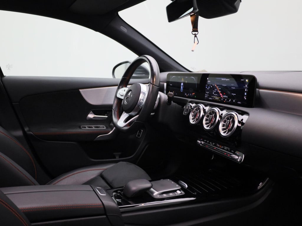 Mercedes-Benz A-Klasse 180 business solution amg | automaat | lmv | panoram