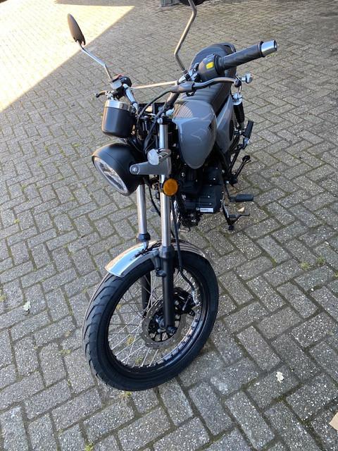 Schitterende Mash fifty caferacer nardo grey 3880 km nu 1699 euro