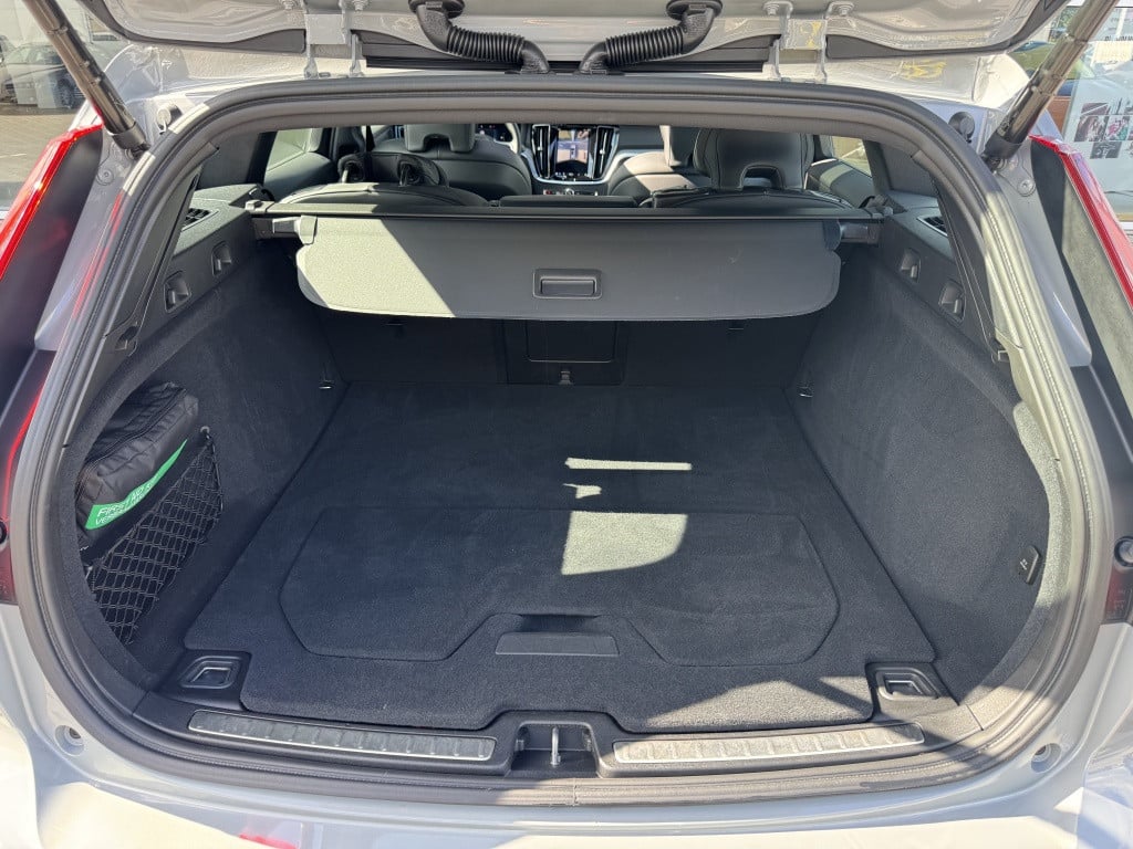 Volvo V60 t6 398pk recharge plus dark| panodak| adap.cruise| trekhaak| 36