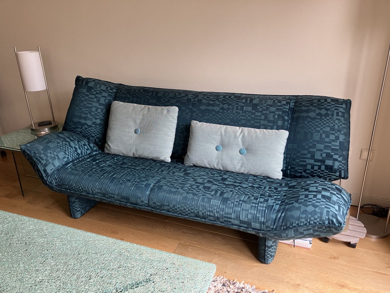Leolux, 3 zits design bank, met Ploeg stof  bekleding.