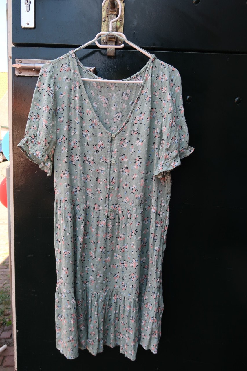 Dames blouses en tuniekjes, maat 42/44 per kledingstuk €3,00