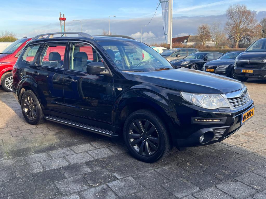 Subaru Forester 2.0 xs 40 year edition, panodak, trekhaak enz...