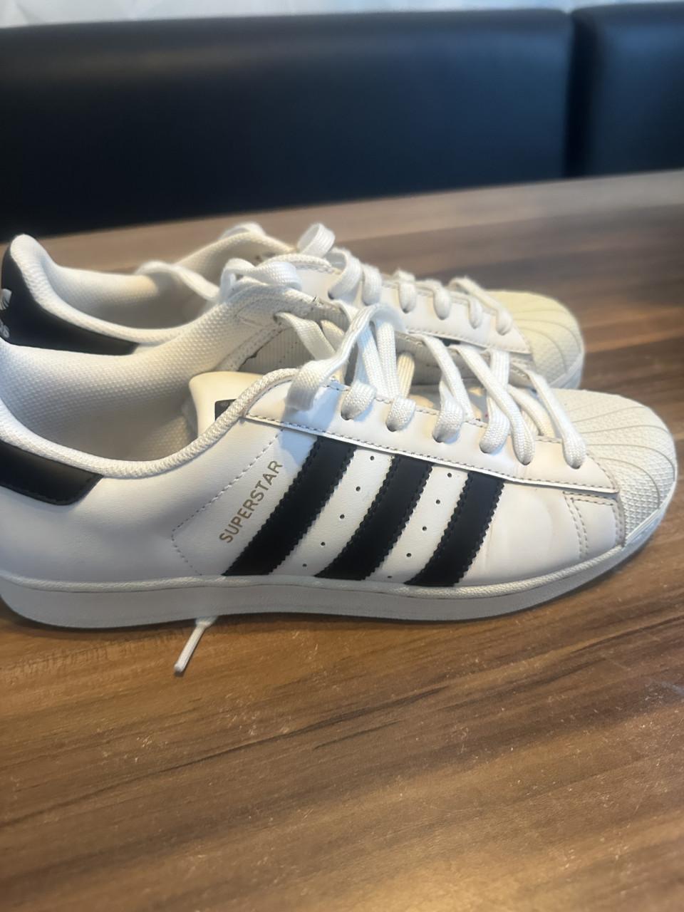 Witte adidas superstar sneakers maat 42.5