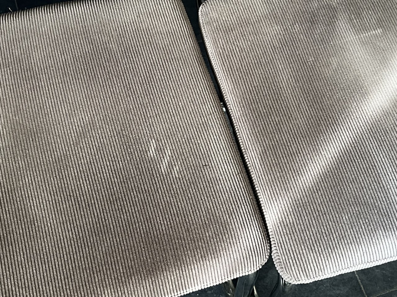 TEAB 4 eettafel stoelen