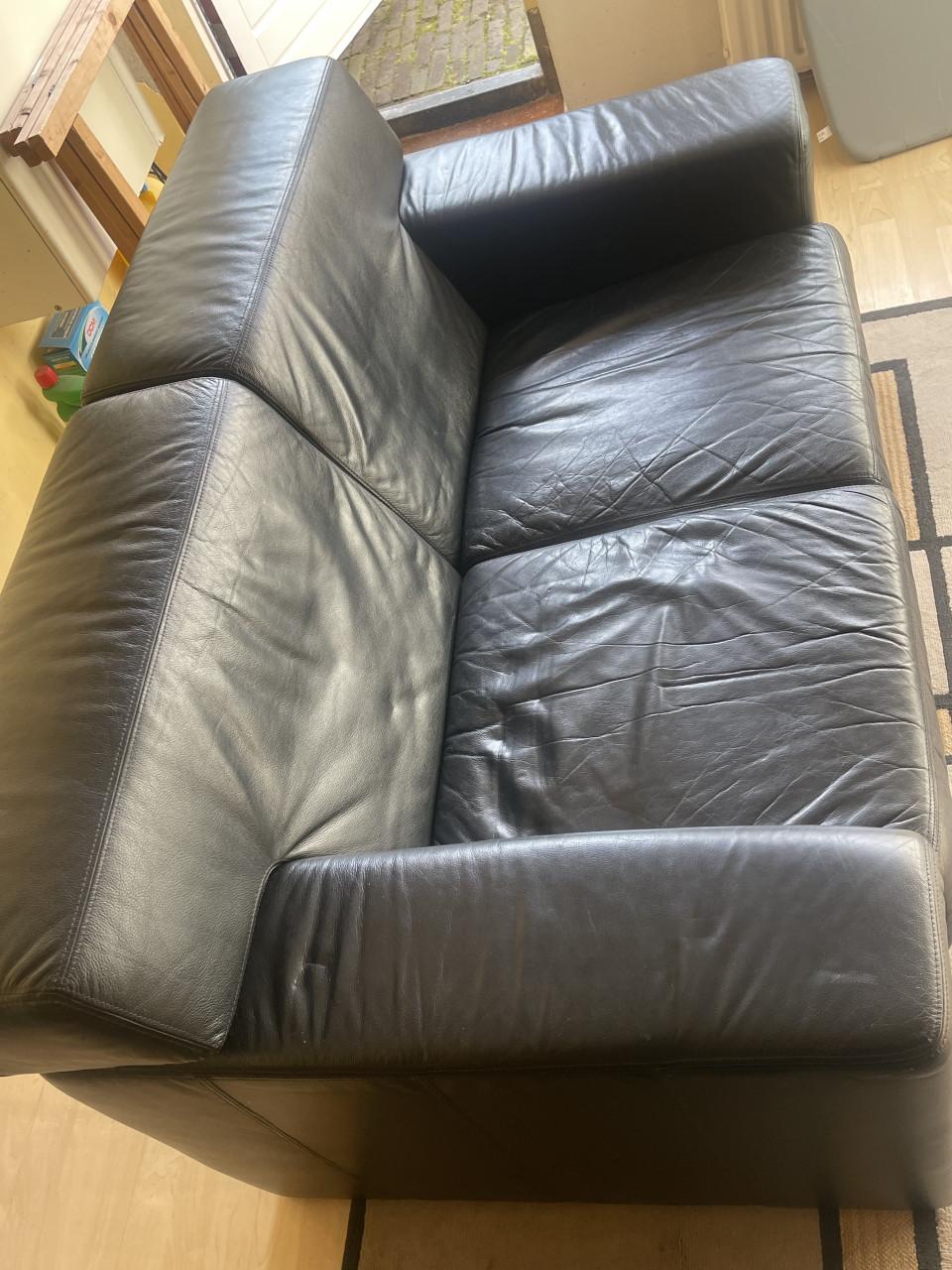 Tweedehands zwarte leren bankstel te koop aangeboden