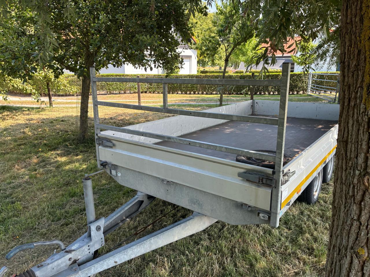 Hapert plateauwagen (4 x 2 mtr)