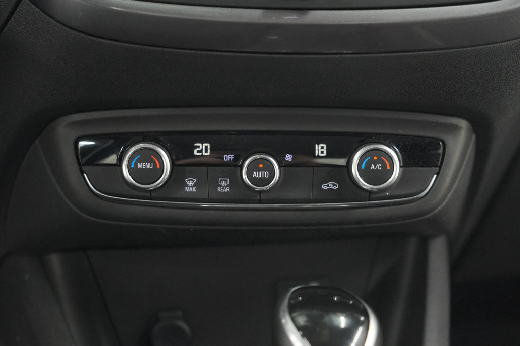 Opel Crossland X 130 turbo at6 innovation | camera | dodehoekdetectie | app