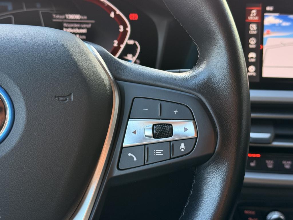 BMW 3-serie touring 330e | stoelverwarming | apple carplay | achteruitrijca