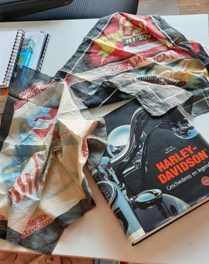 Harley Davidson boek met 2 sjaaltjes
