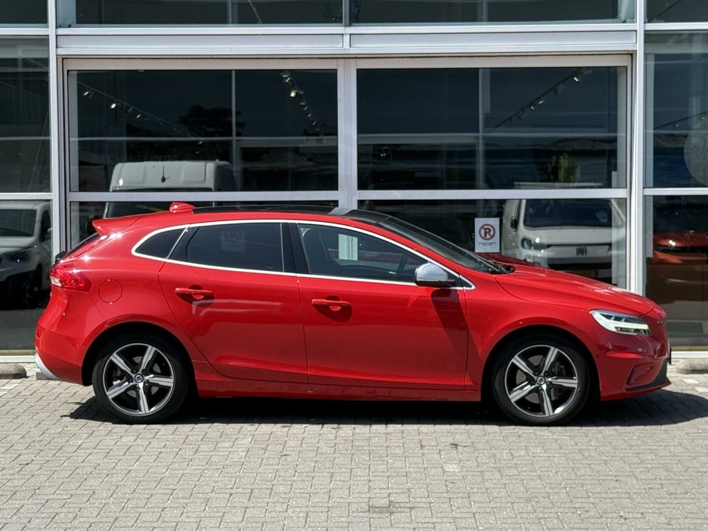 Volvo V40 t3 153pk aut6 polar+ sport| panodak| camera| h&k sound| trekhaak