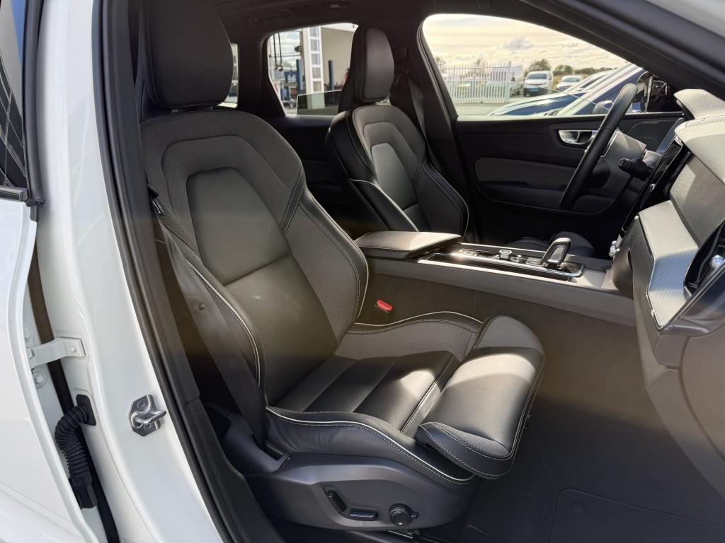 Volvo XC60 t8 455pk recharge r-design| panodak| adap.cruise| 360camera| hea