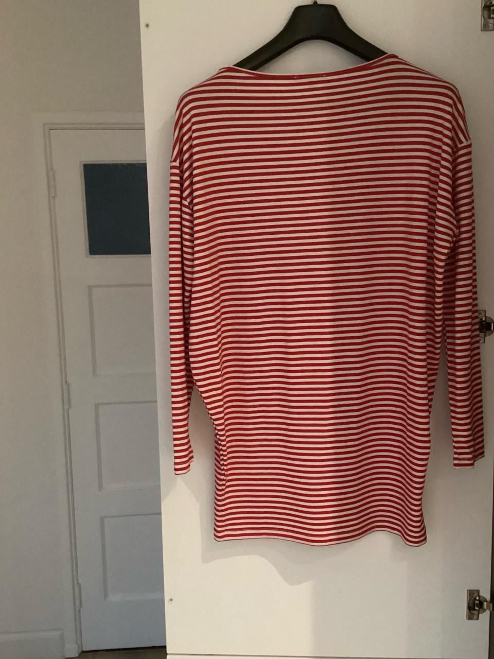 Splinternieuw lang shirt maat 40 valt groot