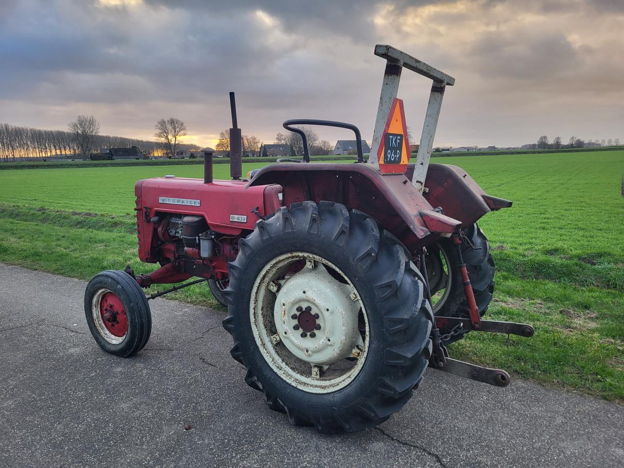 Mc Cormick D439 Met kenteken