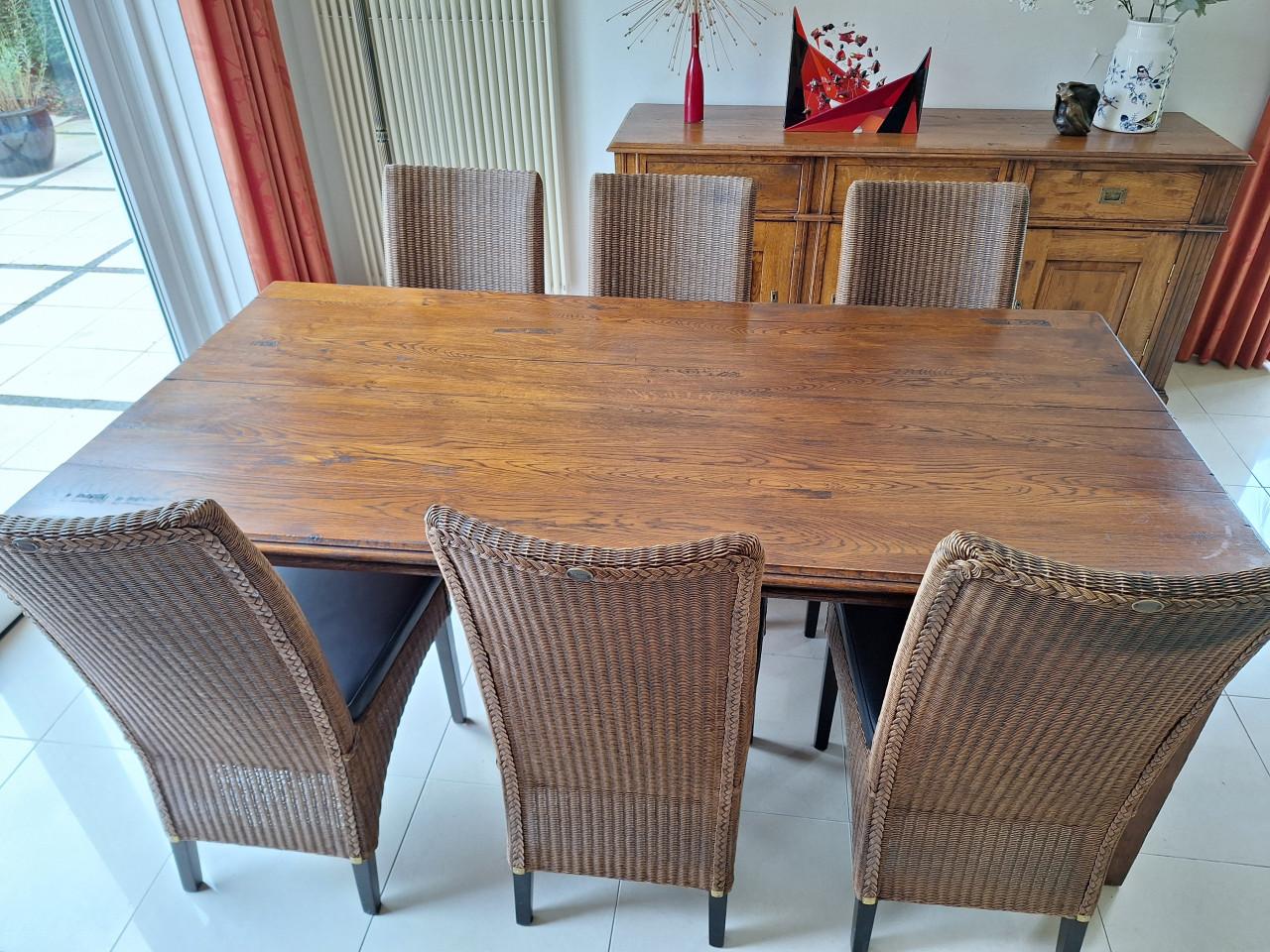 Schitterende eetkamertafel inclusief 6 stoelen