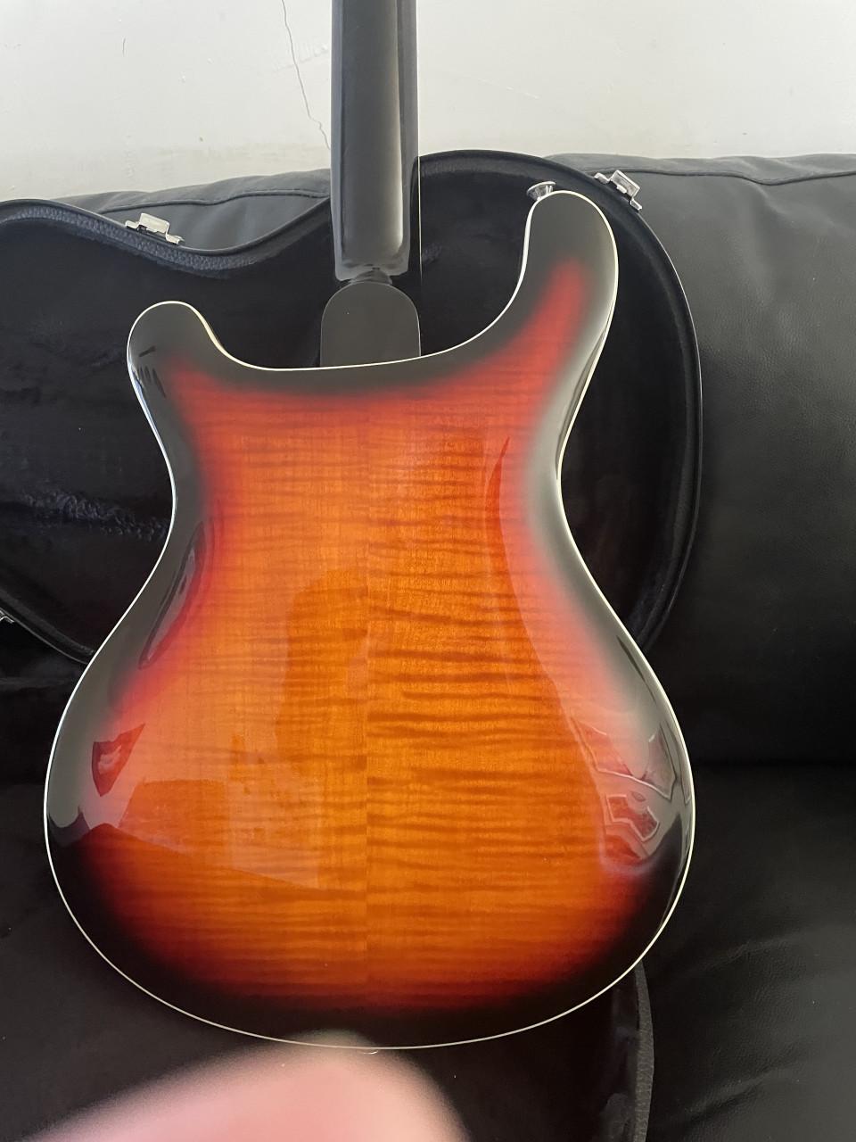 Paul Reed Smith SE hollowbody