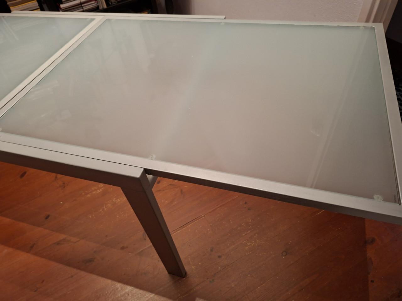 (hobby) eettafel uitschuifbaar met glazen bladen (2x 1.20 meter)